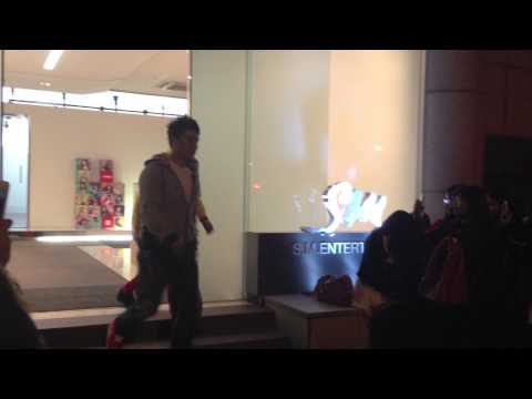 130506 SHINee @ SM Building