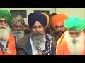 Farmer Leader Sarwan Singh Pandher Visits Hospital to Support Injured Protesters | News9