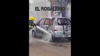 Otro vehículo destruido por las llamas