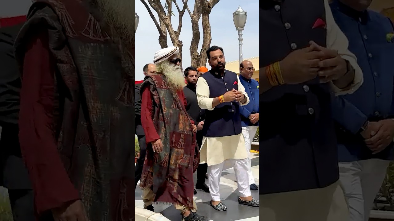 Dr. Lakshyaraj Singh Mewar warmly welcomes Sadhguru to Udaipur