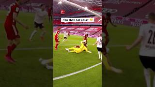 Yann Sommer pulls off the best save of his life! 😳