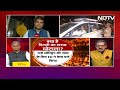CM Kejriwal Arrested: Arvind Kejriwal की गिरफ़्तारी के समय साथ दिखीं पत्नी और बेटी, देखें Video | ED  - 01:03 min - News - Video
