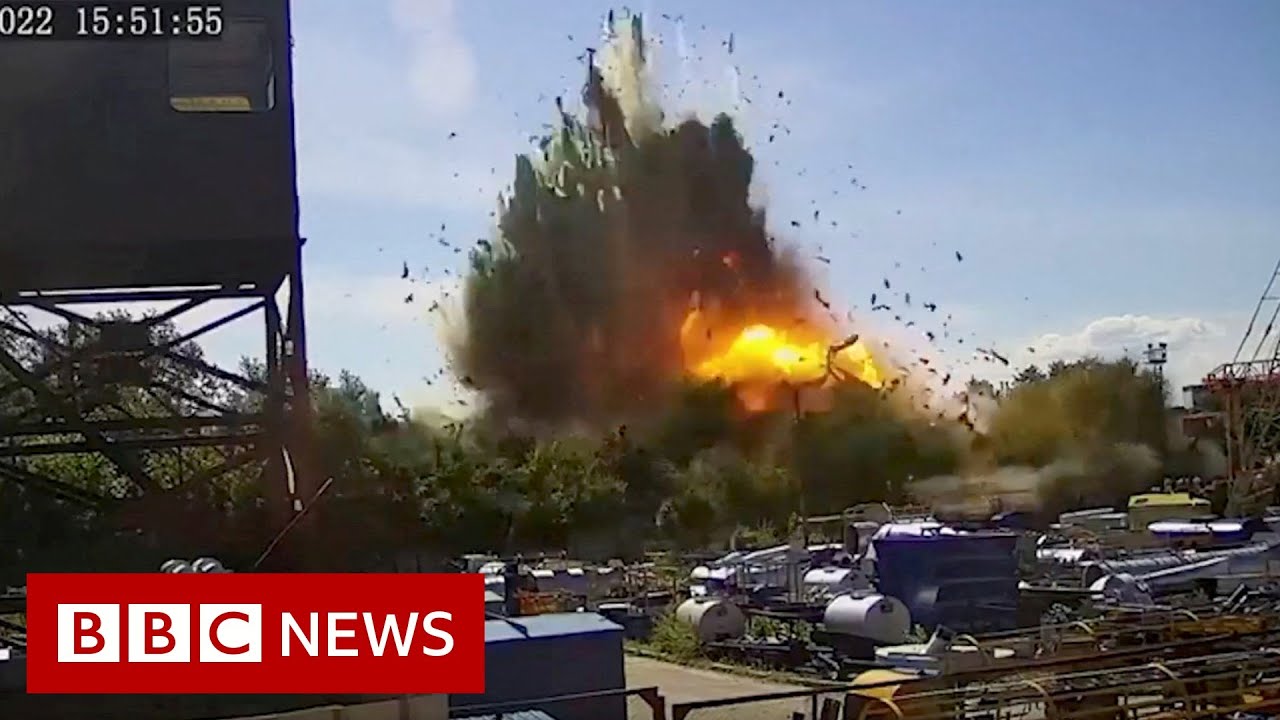 Russian strike on Ukrainian shopping centre a war crime, say G7 leaders - BBC News