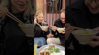 Cô gái Nga 🇷🇺 lần đầu ăn bún chả🇻🇳 | WillinVietnam #bunchahanoi