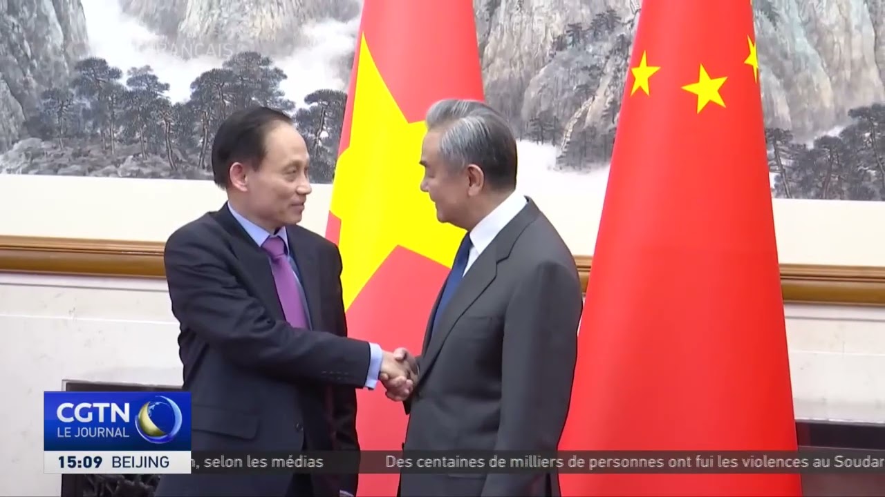 Wang Yi rencontre un envoyé spécial du secrétaire général du Comité central du PCV