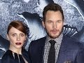 'Jurassic World' Bares Its Teeth