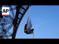 Watch athlete sets new world record in rope climb of 110 meters at Eiffel Tower
