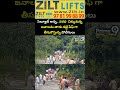 సెల్యూట్ అన్న.. వరదలో చిక్కుకున్న జనాలను తాడు కట్టి సేఫ్ గా తీసుకొస్తున్న పోలీసులు | Prakasam  - 00:08 min - News - Video