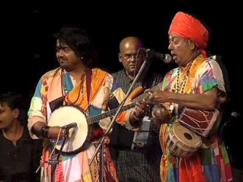 Purna Das Baul / The Baul Of Bengal - Baulsamrat LIVE in front of Gateway of India , VISIONS OF INDIA