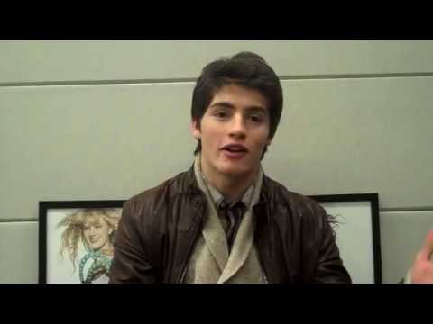 Gregg Sulkin Dishes on 3 Words He Can't Say! - YouTube