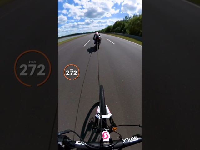 TROPPO PERICOLOSO! anche se nessuno è mai andato così forte in bici... 🚀