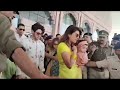 Priyanka Chopra Visits Ayodhya: अपने पति Nick Jonas और बेटी Malti Marie के साथ अयोध्या में  प्रियंका - 00:52 min - News - Video