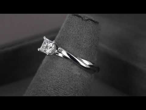 Помолвочное кольцо из золота с бриллиантом «Принцесса»