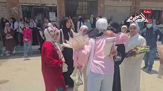 بالألعاب النارية الملونة طلاب الثانوية العامة يحتفلون بانتهاء الامتحانات