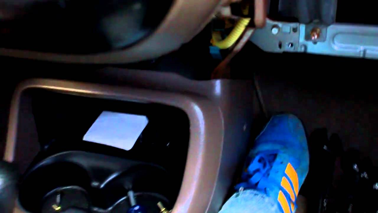 How to take radio out of 2000 honda civic #4