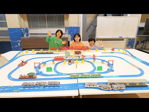 プラスチック橋上駅舎&新自強号EMU3000 DX豪華組プラレールなどを合わせて遊んでみた