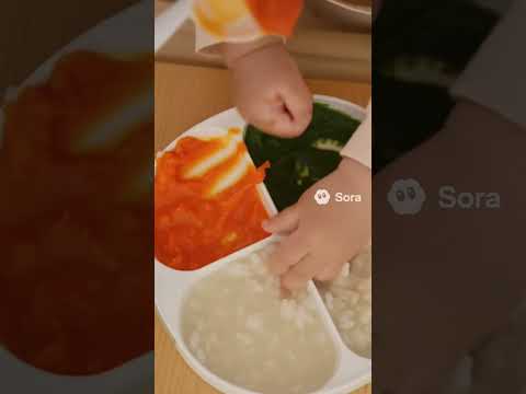食べるより遊びたい期?【育児あるある】