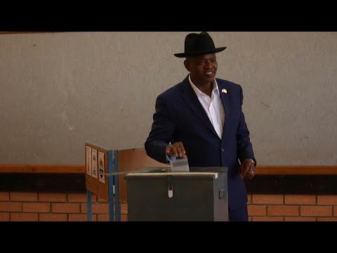 Incumbent candidate Masisi votes in Botswana general election | AFP