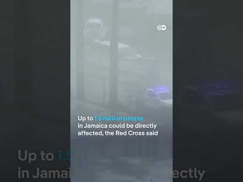 Hurricane Melissa makes landfall in Jamaica | DW News