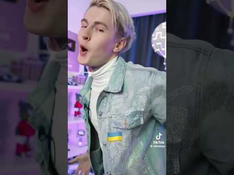 А ТИ ЗВІДКИ ?