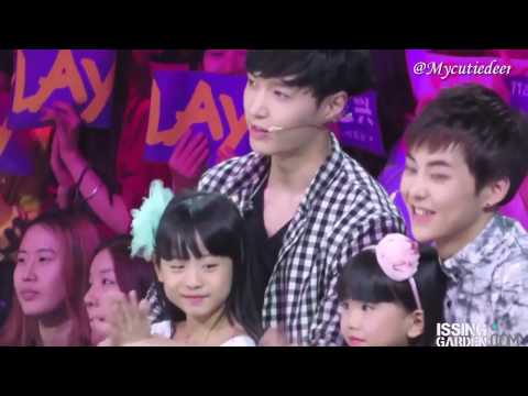 ZHANG YIXING AND LITTLE GIRLS