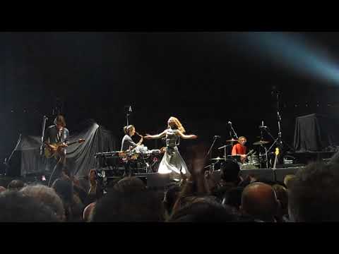 Pumarosa - Priestess - Live at Unipol Arena Bologna 13/12/2017