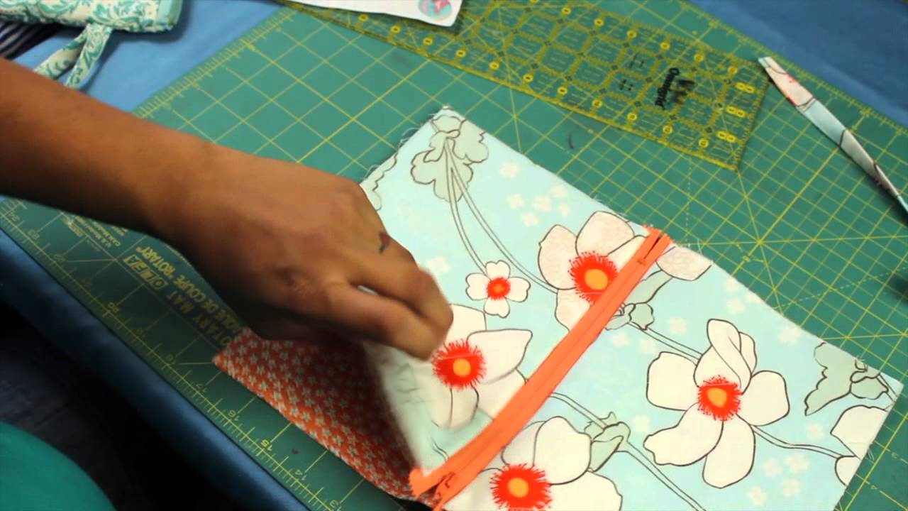 How to Make a Zipper Wristlet or Makeup Cosmetic Bag Pouch - YouTube