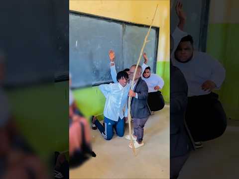طلاب متأخرين اول يوم دوام والأستاذ عاقبهم 😹💔💔 #shorts