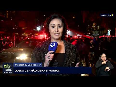 Queda de avião deixa 61 mortos
