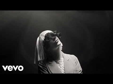 Sia - Chandelier (Live on SNL)