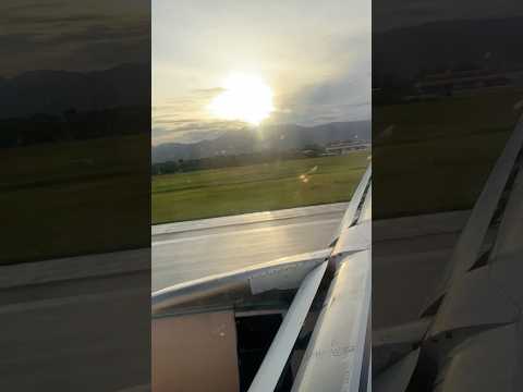 Landing pagi #superairjet #travel #minangkabau #padang #sumaterabarat #healing #sunrise