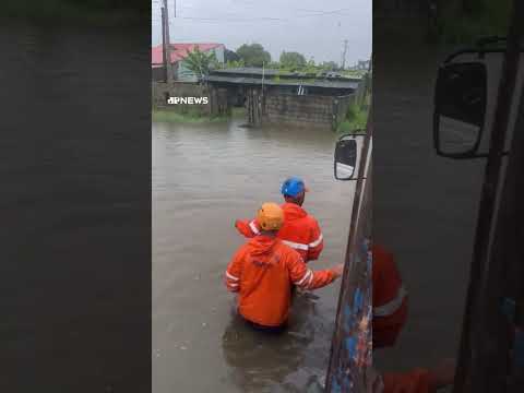 Chuva intensa deixa desabrigados e causa alagamentos em Peruíbe #shorts