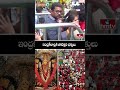 Huge Devotees Rush At Indrakeeladri Temple | ఇంద్రకీలాద్రికి పోటెత్తిన భక్తులు | hmtv