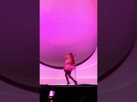 Ariana grande  - successful SWT PARIS