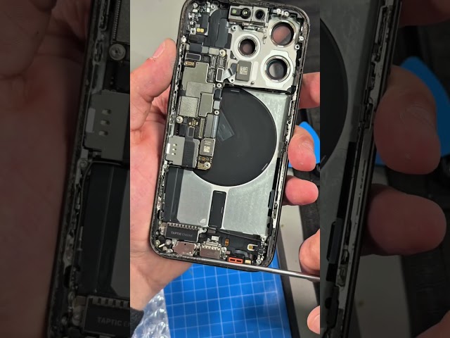 Das meint Apple nicht ernst 🤬 #apple #iphone #iphone15pro #akku #battery #iphonerepair #repair