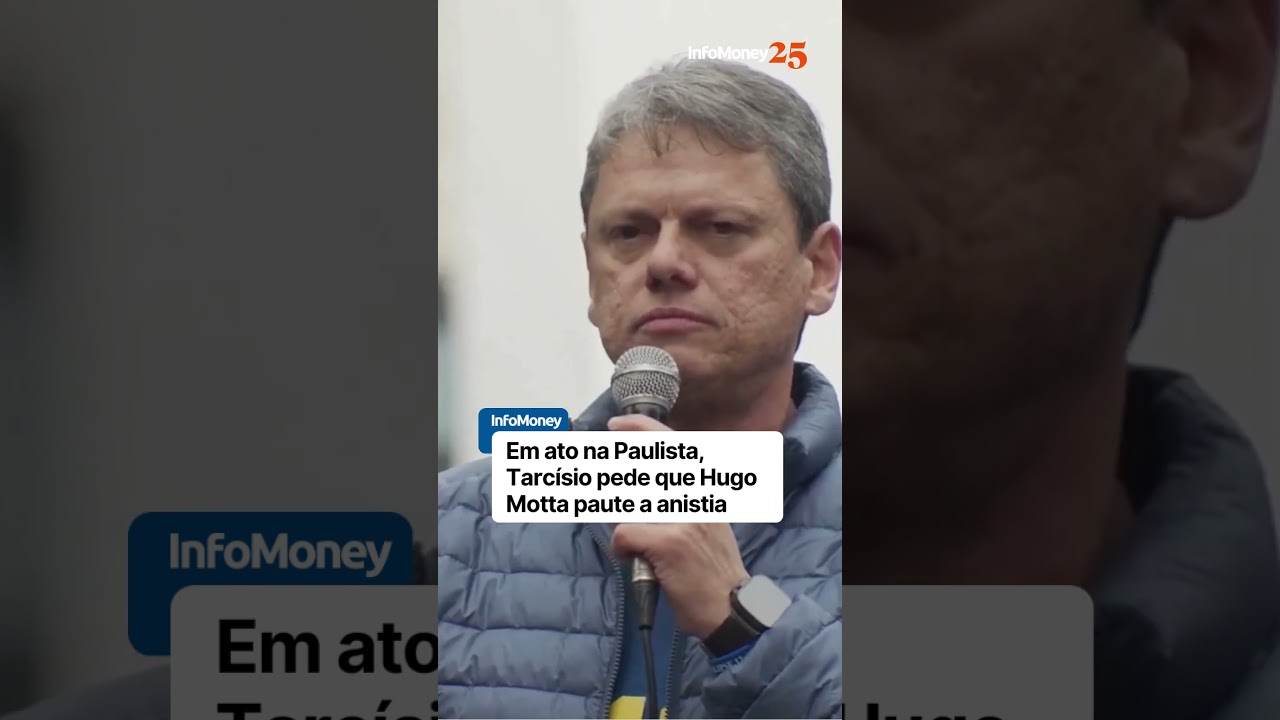 Tarcísio discursa em ato na Avenida Paulista