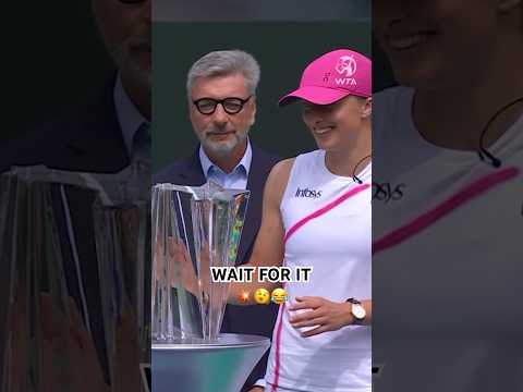 gets you every time 🤣🏆 Swiatek’s Indian Wells trophy ceremony JUMP SCARE💥 #wta #tennis #shorts