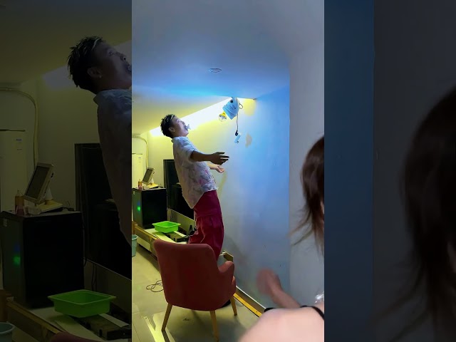 这 灯泡怎么通电的#short #cute #funny