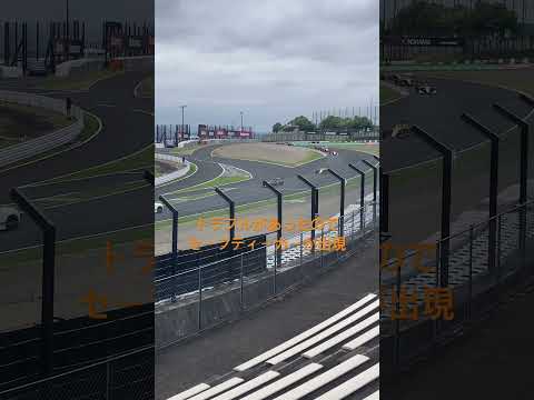 スーパーフォーミュラ第４戰　セーフティーカーの後ろを團子になって走るフォーミュラカー車列　#スーパーフォーミュラ