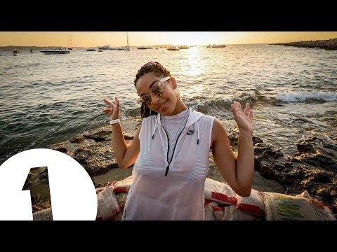Jorja Smith live at Café Mambo for Radio 1 in Ibiza 2017