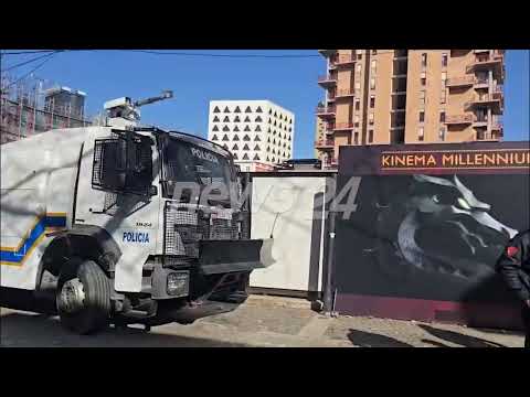 Autobote uji dhe 1500 policë gati, bllokohet zona që te Ministria e Brendshme, çfarë po ndodh