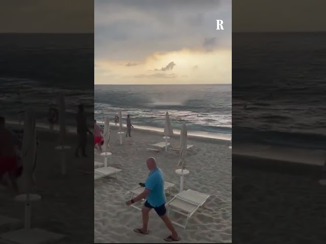 Tromba d'aria sulla spiaggia di Tropea: bagnati in fuga