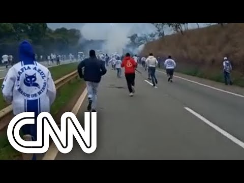 Torcidas de Cruzeiro e Palmeiras se envolvem em briga na rodovia Fernão Dias | AGORA CNN