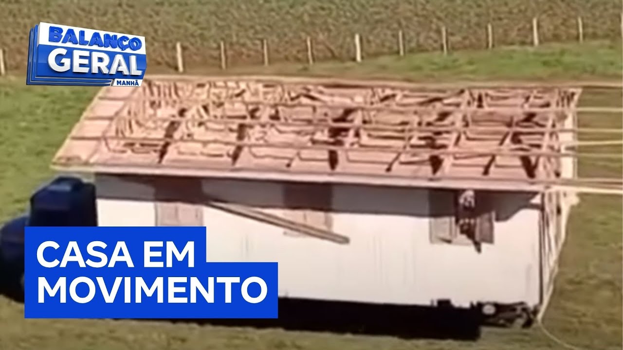 Casa é transportada por 17 km após mudança de endereço dos moradores