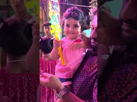 দুজন থেকে তিনজনের পূজো অনেকটা অন্যরকম 🫣