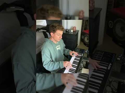 Just Charlie Puth playing this jazz standard in his bedroom... ✨🎹 #polkadotsandmoonbeams