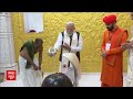 PM Modi in Gujarat:  वालीनाथ महादेव मंदिर में पीएम मोदी ने की पूजा अर्चना, सामने आई तस्वीरें - 02:56 min - News - Video