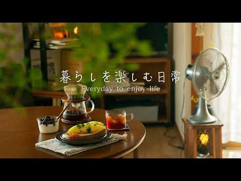甘じょっぱいを楽しむパンとコーヒーの朝食。雨の日のキッチンと一人暮らしの休日。
