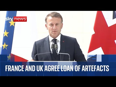Emmanuel Macron and Sir Keir Starmer speak at British Museum
