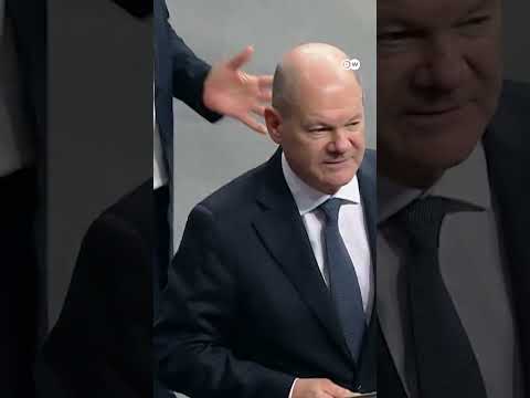 Scholz snubs his party leader after confidence vote | DW News